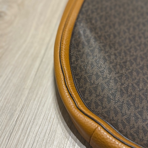 Michael Kors Lydia Large Hobo Shoulder Bag Brown Monogram - Picture 6 of 10